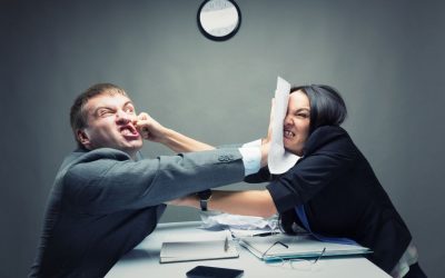 Comment Réduire les Conflits Entre Employés pour un Climat de Travail Apaisé